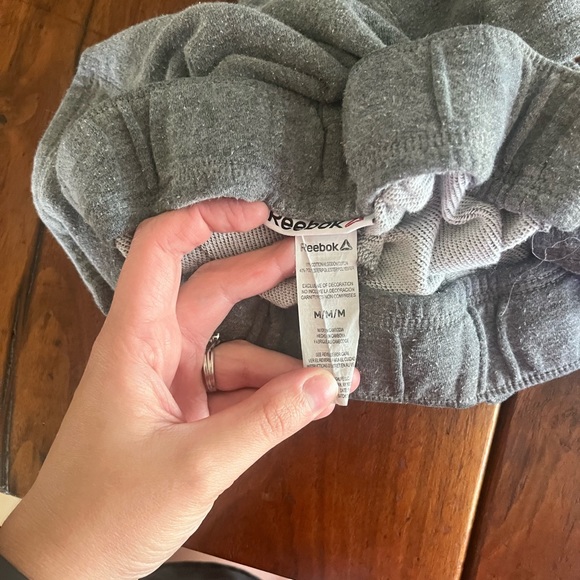 Size medium Reebok shorts - Picture 3 of 3